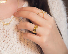 Load image into Gallery viewer, Val & Tina Siabella™ Wrap Feather Ring